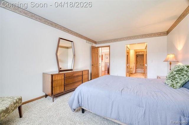 35631 Heritage Lane, Farmington, MI 48335
