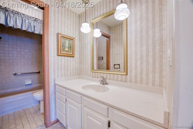 35631 Heritage Lane, Farmington, MI 48335