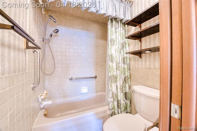 35631 Heritage Lane, Farmington, MI 48335