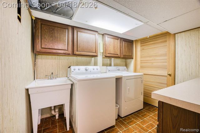 35631 Heritage Lane, Farmington, MI 48335