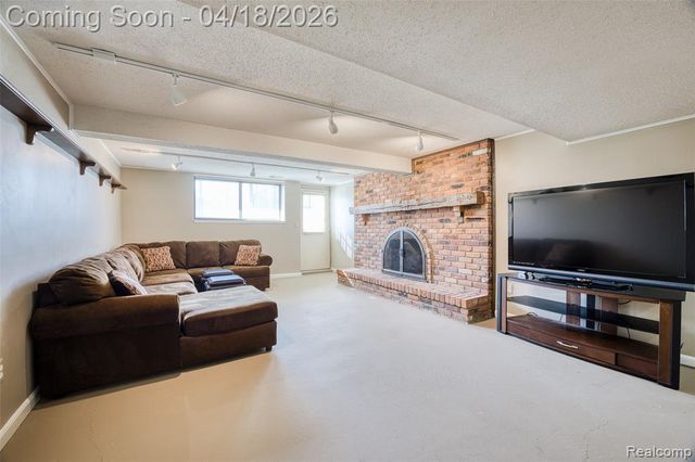 35631 Heritage Lane, Farmington, MI 48335