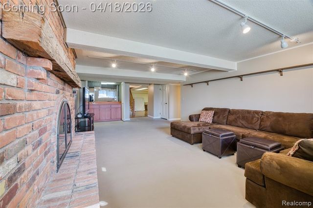 35631 Heritage Lane, Farmington, MI 48335