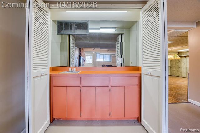 35631 Heritage Lane, Farmington, MI 48335