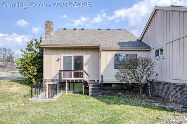 35631 Heritage Lane, Farmington, MI 48335