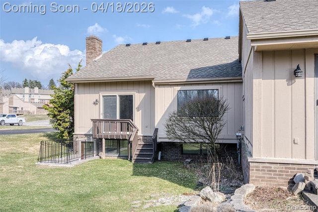 35631 Heritage Lane, Farmington, MI 48335
