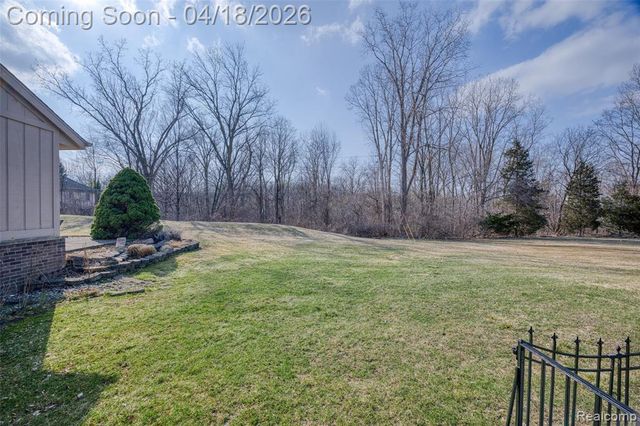 35631 Heritage Lane, Farmington, MI 48335