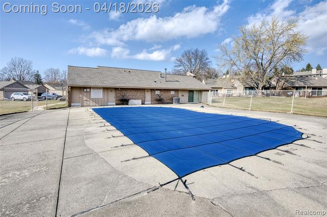 35631 Heritage Lane, Farmington, MI 48335