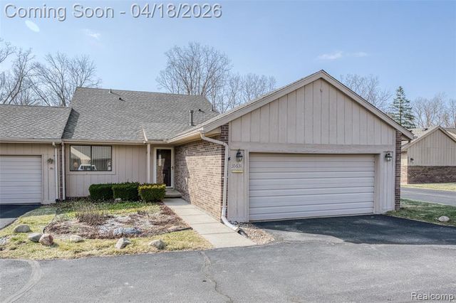 35631 Heritage Lane, Farmington, MI 48335