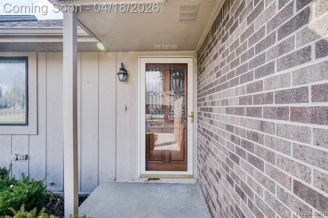 35631 Heritage Lane, Farmington, MI 48335