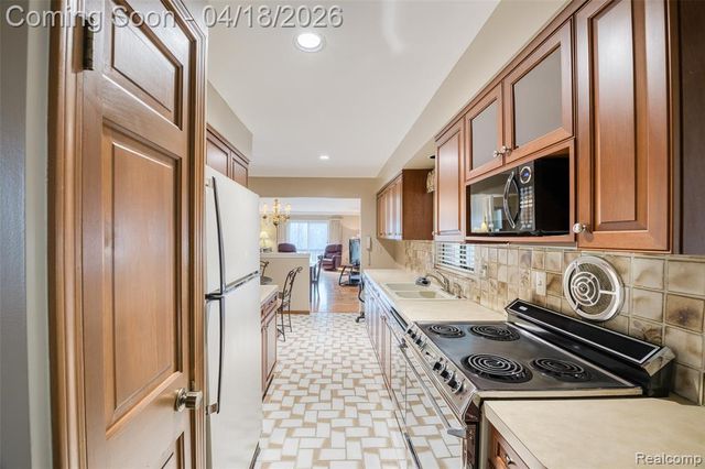 35631 Heritage Lane, Farmington, MI 48335