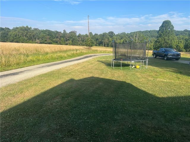 65 Sandrock Rd, Franklin Twp, PA 15486