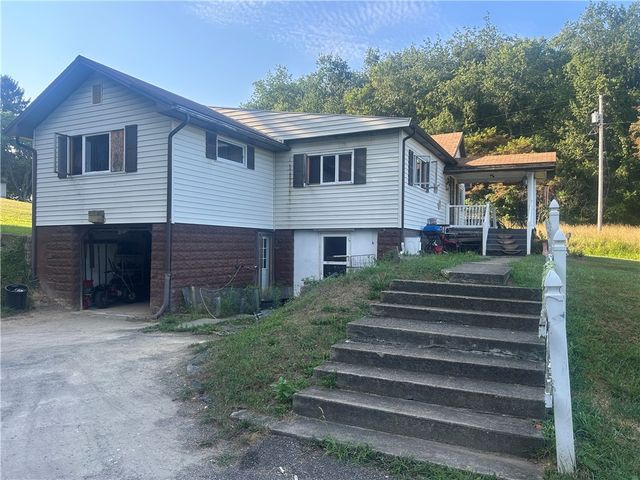 65 Sandrock Rd, Franklin Twp, PA 15486