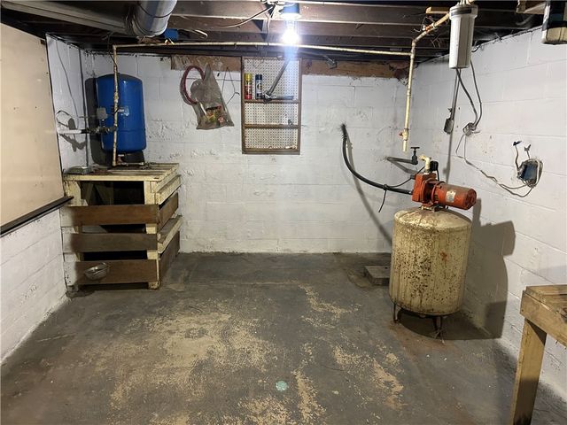 65 Sandrock Rd, Franklin Twp, PA 15486