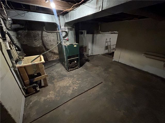 65 Sandrock Rd, Franklin Twp, PA 15486