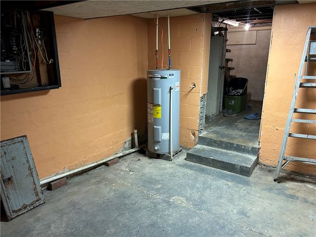 65 Sandrock Rd, Franklin Twp, PA 15486