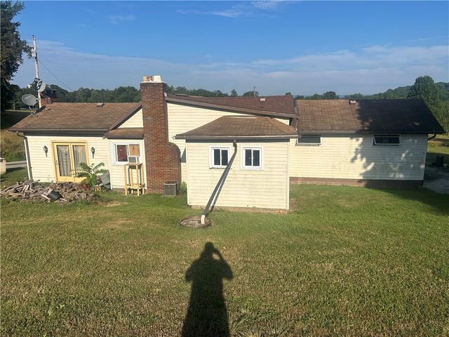 65 Sandrock Rd, Franklin Twp, PA 15486