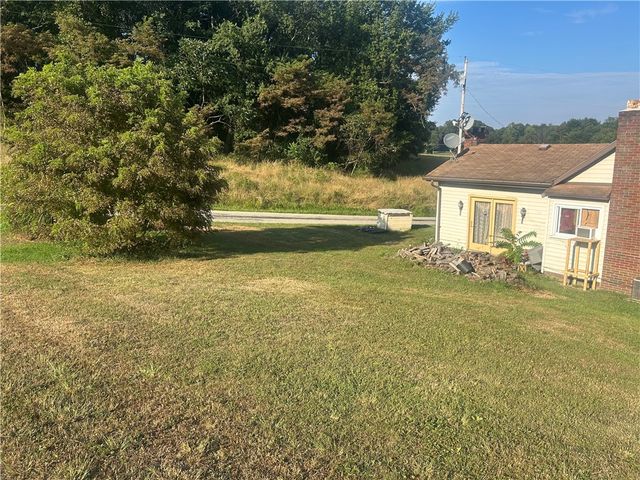 65 Sandrock Rd, Franklin Twp, PA 15486