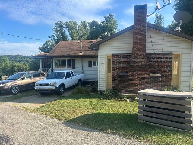 65 Sandrock Rd, Franklin Twp, PA 15486