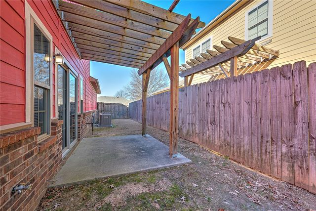 755 N Wordsworth Lane, Fayetteville, AR 72704