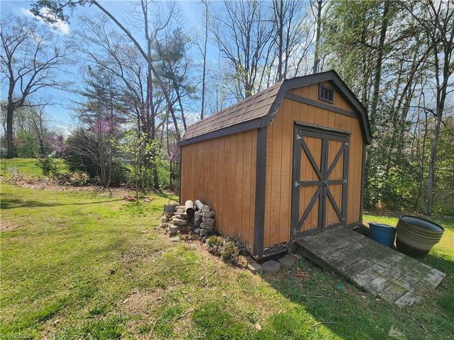 181 Camelia Court, Mount Airy, NC 27030