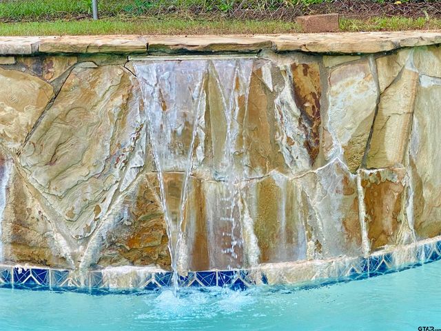 404 W Briar Court, Overton, TX 75684
