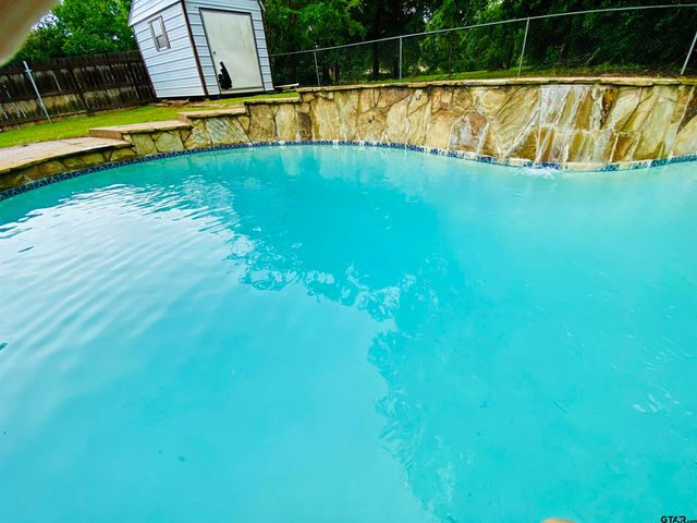 404 W Briar Court, Overton, TX 75684