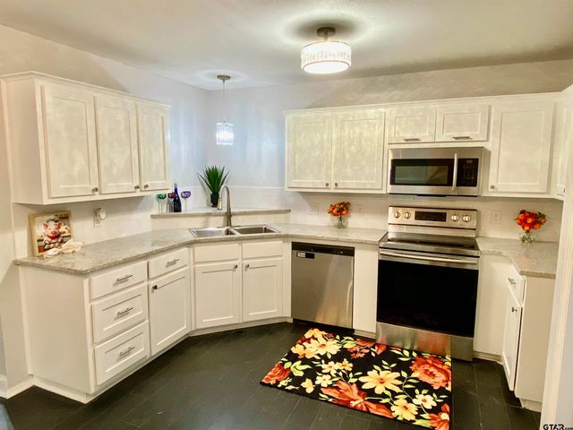 404 W Briar Court, Overton, TX 75684