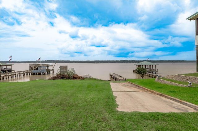 110 N Bailey Street, Trinity, TX 75862