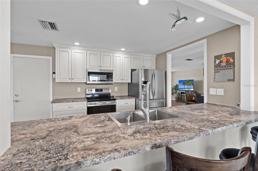 Image 14 of property listing at 9130 34TH WAY N 6, Pinellas Park, FL 33782