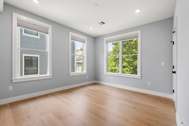 113 Beacon Street B, Somerville, MA 02143