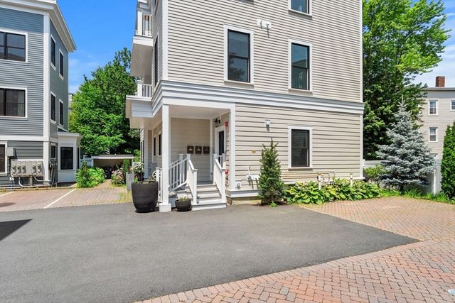 113 Beacon Street B, Somerville, MA 02143