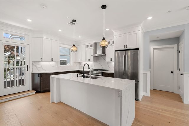 113 Beacon Street B, Somerville, MA 02143