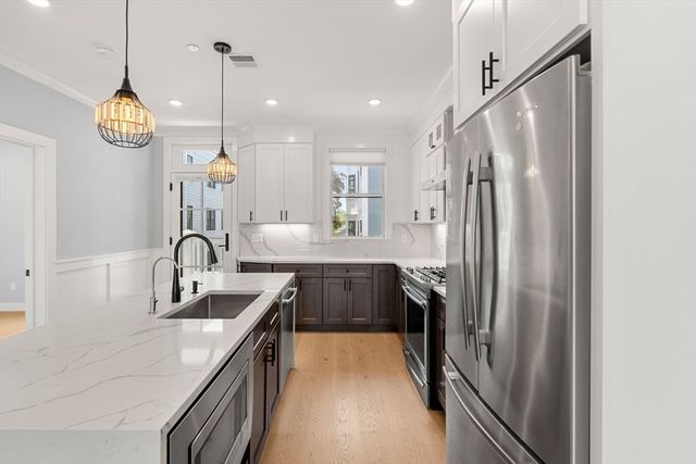 113 Beacon Street B, Somerville, MA 02143