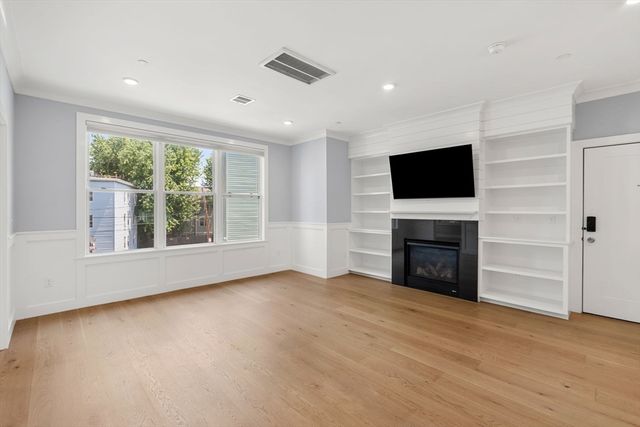 113 Beacon Street B, Somerville, MA 02143