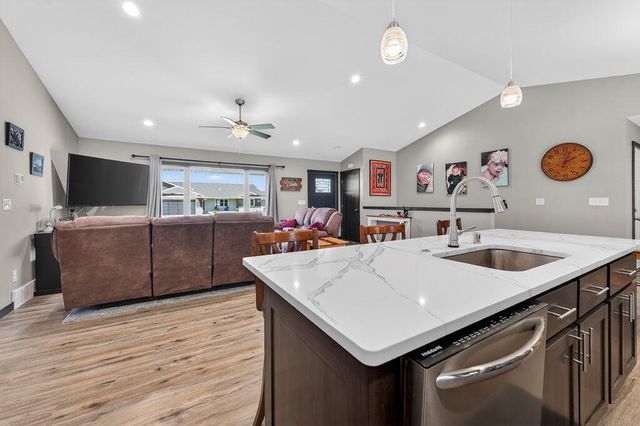 1822 Brooklyn PLACE, Holmen, WI 54636
