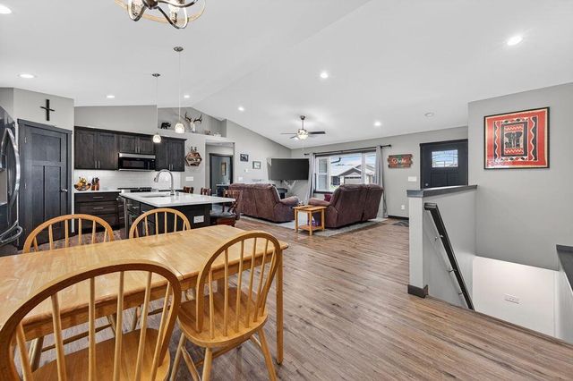 1822 Brooklyn PLACE, Holmen, WI 54636