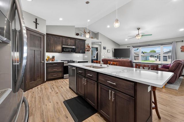 1822 Brooklyn PLACE, Holmen, WI 54636