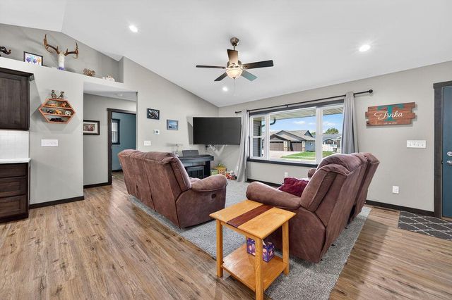 1822 Brooklyn PLACE, Holmen, WI 54636