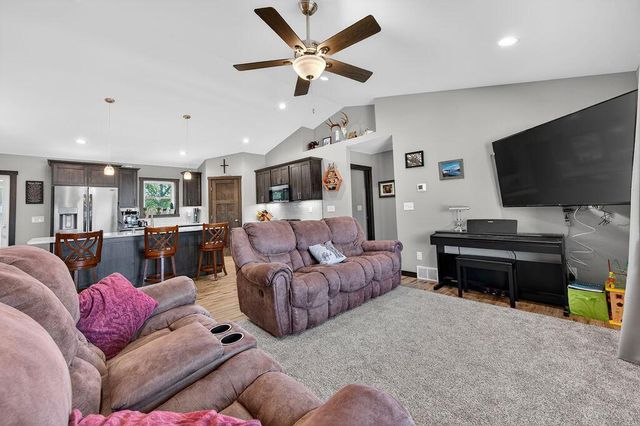 1822 Brooklyn PLACE, Holmen, WI 54636