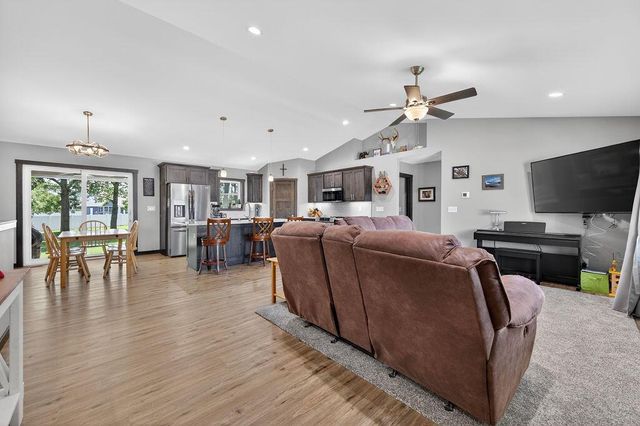 1822 Brooklyn PLACE, Holmen, WI 54636