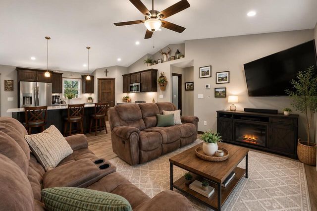 1822 Brooklyn PLACE, Holmen, WI 54636