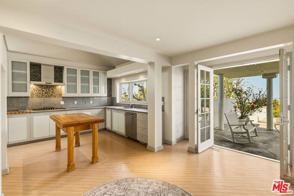 Image 14 of property listing at 1350 Belfast Drive, Los Angeles, CA 90069