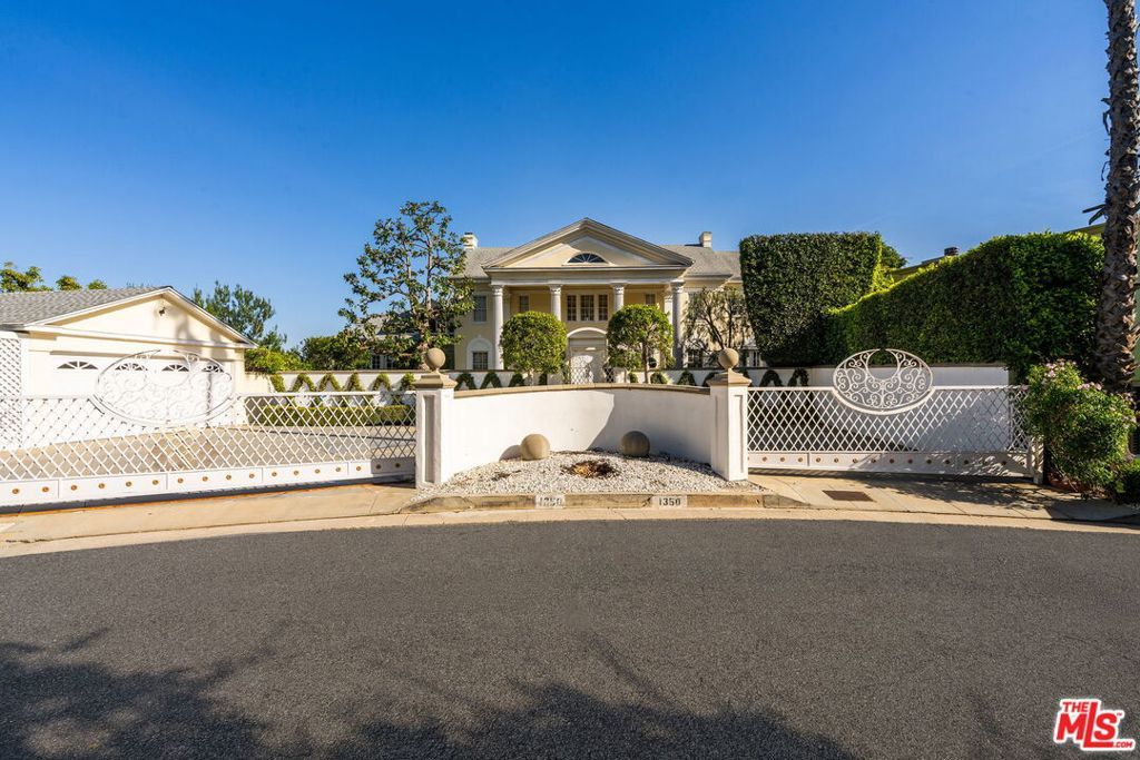 Image 2 of property listing at 1350 Belfast Drive, Los Angeles, CA 90069