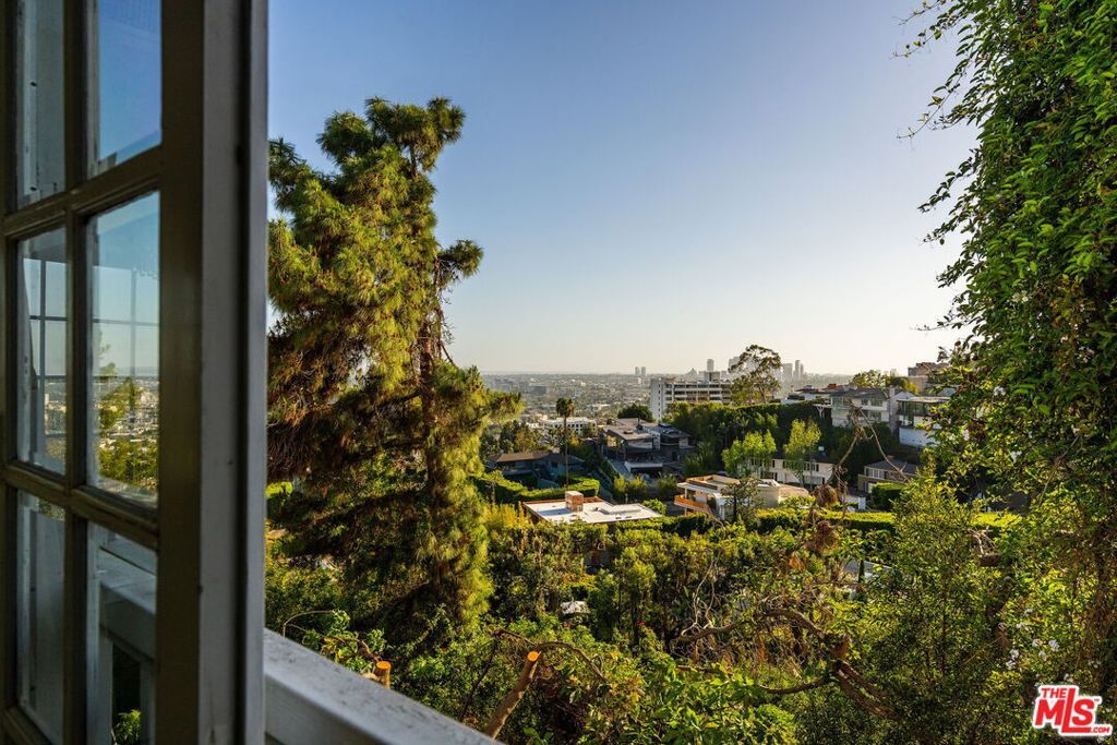 Image 22 of property listing at 1350 Belfast Drive, Los Angeles, CA 90069