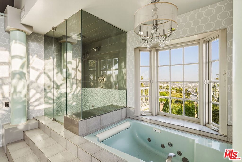 Image 23 of property listing at 1350 Belfast Drive, Los Angeles, CA 90069