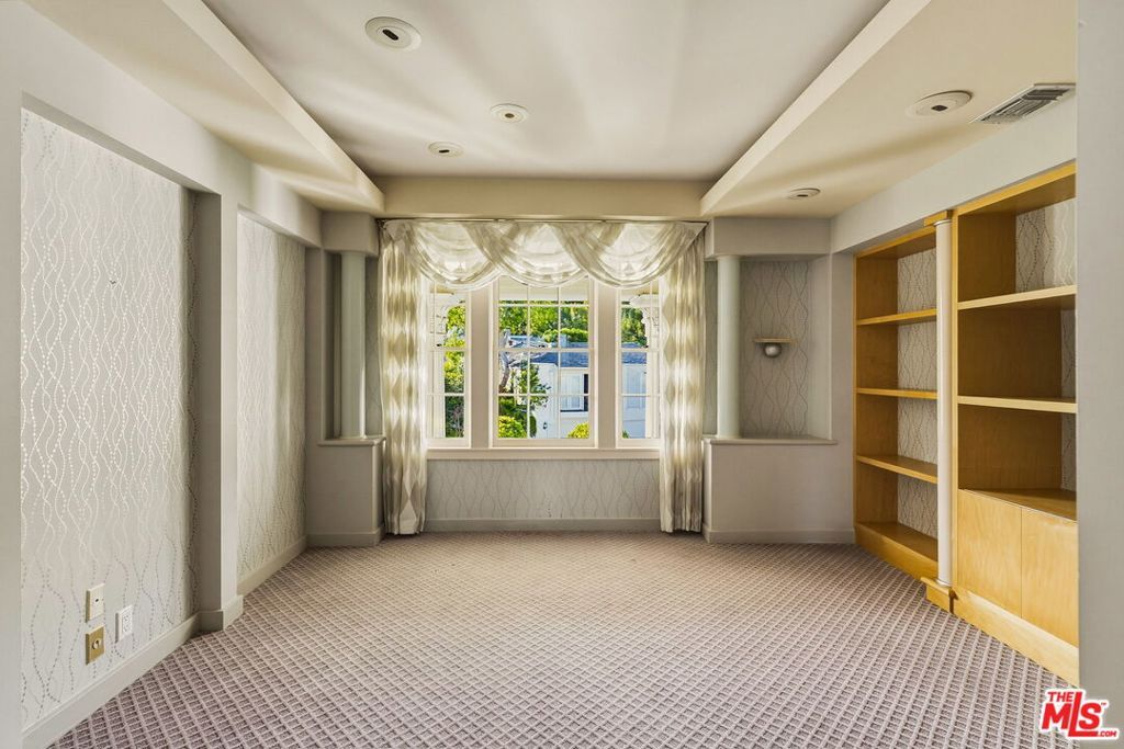 Image 28 of property listing at 1350 Belfast Drive, Los Angeles, CA 90069