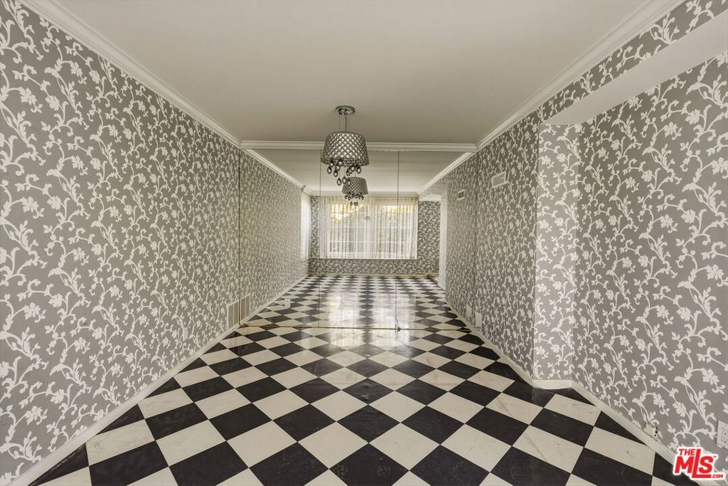 Image 29 of property listing at 1350 Belfast Drive, Los Angeles, CA 90069