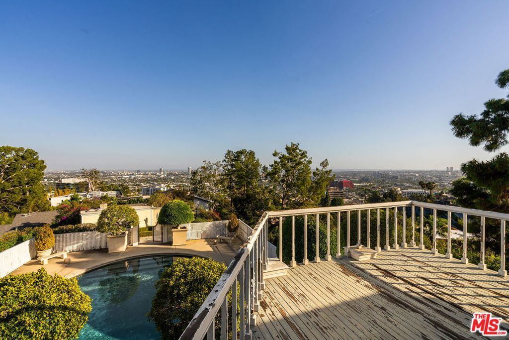 Image 30 of property listing at 1350 Belfast Drive, Los Angeles, CA 90069