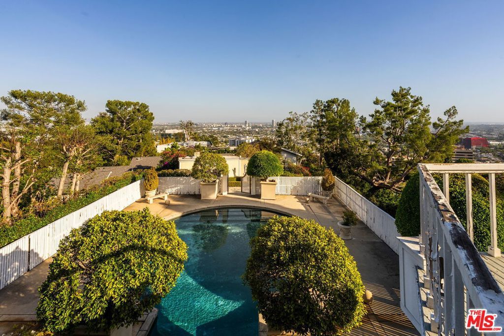 Image 31 of property listing at 1350 Belfast Drive, Los Angeles, CA 90069