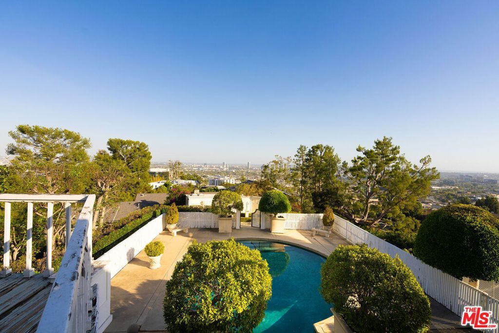 Image 32 of property listing at 1350 Belfast Drive, Los Angeles, CA 90069